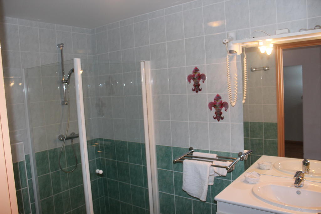 Le Champ Des Lys Hotel Amancey Стая снимка